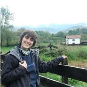 Maestra de Educación Primaria con un nivel nativo de español e inglés. Ofrezco clases de conversación en ambos idiomas.